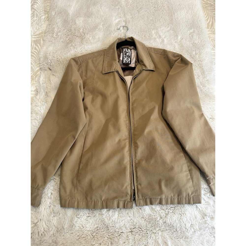Vintage Volcom tan zip-up jacket with classic‎ collar and light lining. Small